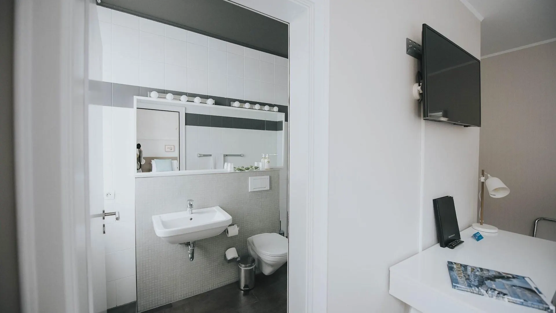 Le Chatelet Luxembourg Hotel